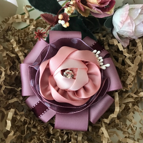 Elegant handmade Camellia flower hair barrette - Picture 2 of 8